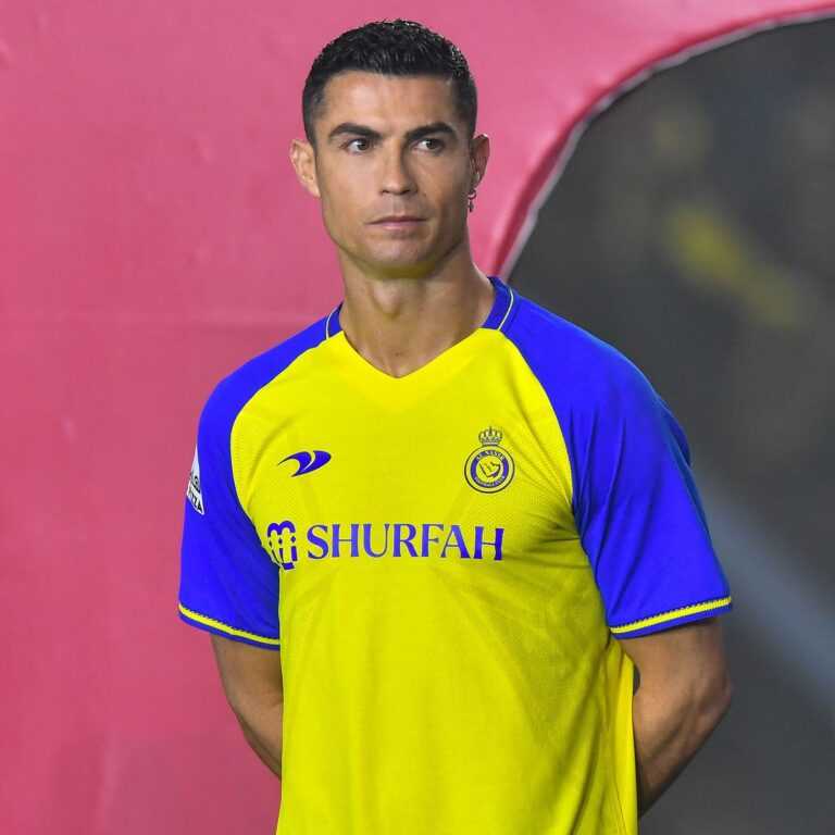 Ronaldo Al Nassr Wallpaper - IXpaper